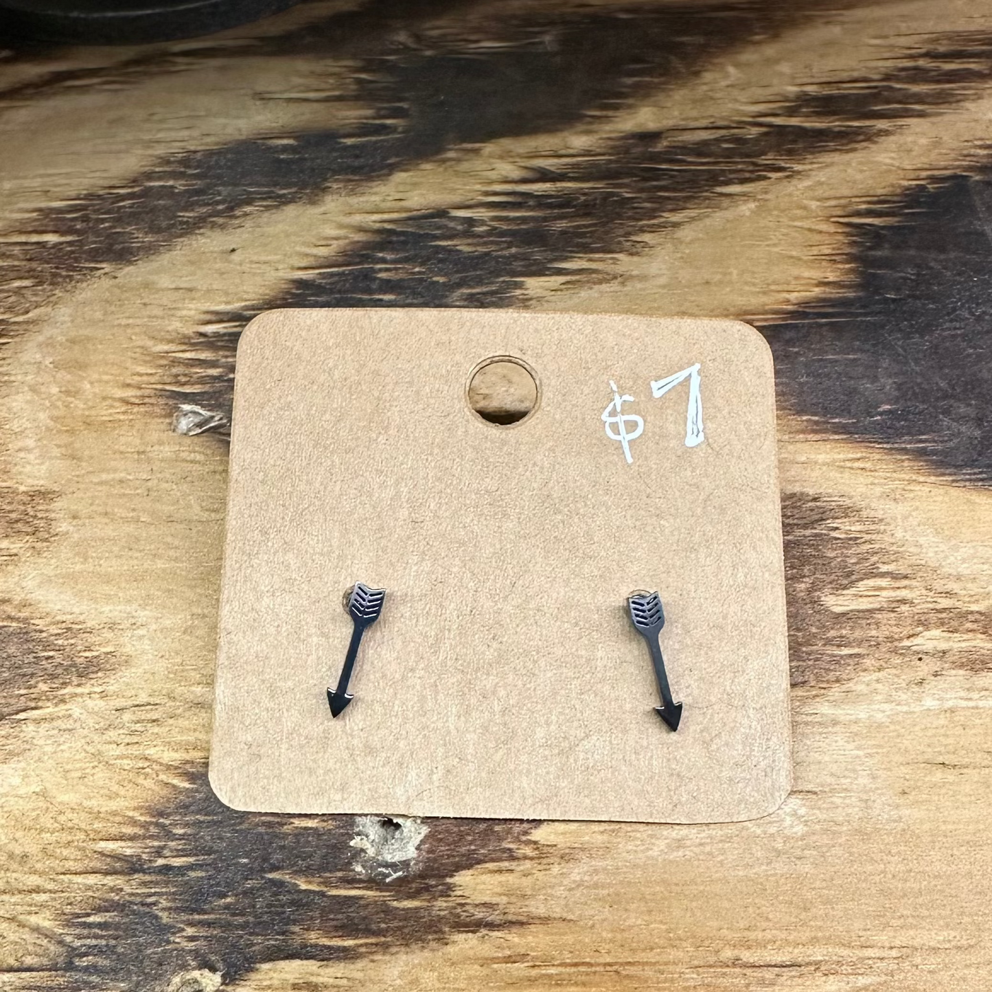 ARROW STUD EARRINGS