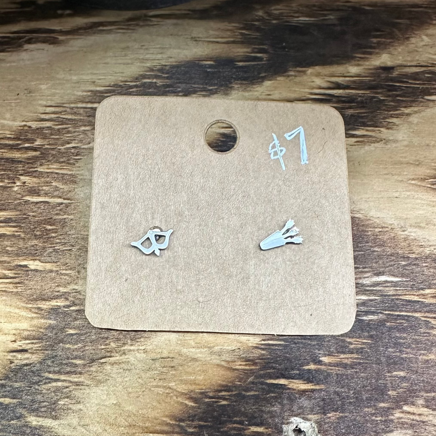 ARROW STUD EARRINGS